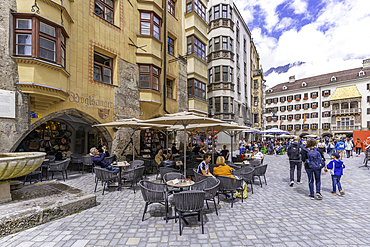 View of cafes and Golden Roof in Herzog-Friedrich-Straße in the old town of Innsbruck on a sunny day in summer, Innsbruck, Tyrol Region, Austria, Europe