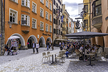 View of cafes and Golden Roof in Herzog-Friedrich-Straße in the old town of Innsbruck on a sunny day in summer, Innsbruck, Tyrol Region, Austria, Europe