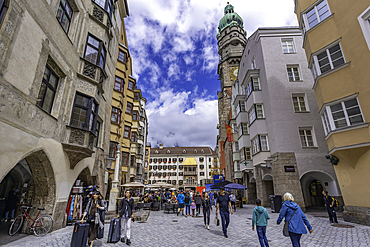View of cafes and Golden Roof in Herzog-Friedrich-Straße in the old town of Innsbruck on a sunny day in summer, Innsbruck, Tyrol Region, Austria, Europe