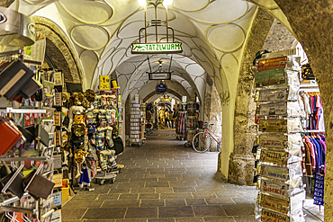 View of shops in arcade in Herzog-Friedrich-Straße in the old town of Innsbruck on a sunny day in summer, Innsbruck, Tyrol Region, Austria, Europe