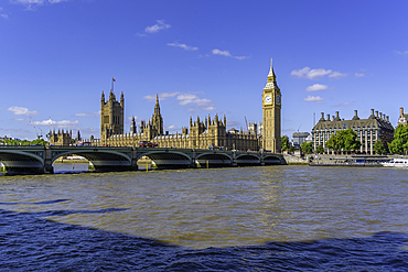 View of Houses of Parliament and Westminster Bridge from The Queen's Walk during summer, Westminster, London, England, United Kingdom, Europe