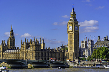 View of Houses of Parliament and Westminster Bridge from The Queen's Walk during summer, Westminster, London, England, United Kingdom, Europe