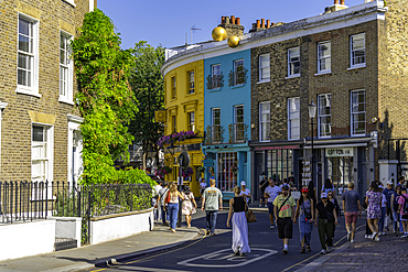 View of Sun in Splendour public house in Kensington during summer, Kensington, London, England, United Kingdom, Europe