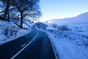 Snow scene on Snake Pass, Peak District National Park, Derbyshire, England, United Kingdom, Europe