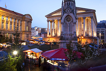 Christmas Market stalls and Town Hall, City Centre, Birmingham, West Midlands, England, United Kingdom, Europe