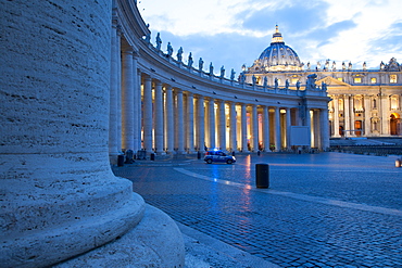 St. Peters and Piazza San Pietro at dusk, Vatican City, UNESCO World Heritage Site, Rome, Lazio, Italy, Europe