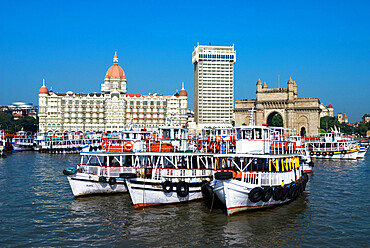 Waterfront with Taj Mahal Palace and Tower Hotel and Gateway of India, Mumbai (Bombay), Maharashtra, India, Asia