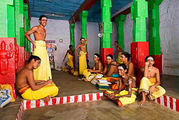 Young boys training to become Brahmin priests, Madurai, Tamil Nadu, India, Asia