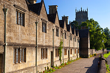 Row of Alms houses and St. James Cotswold wool church, Chipping Campden, Gloucestershire, Cotswolds, England, United Kingdom, Europe