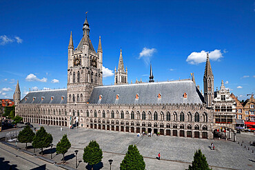 The Cloth Halls, Grote Markt Albert 1, Ypres, West Vlaanderen, Belgium, Europe