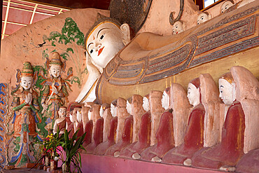 Stucco sculpture of reclining Buddha, Tharkong Pagoda, Inle Lake, Shan State, Myanmar (Burma), Asia