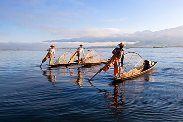 Intha leg-rower fishermen, Inle Lake, Shan State, Myanmar (Burma), Asia