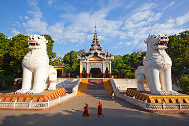 South entrance to Mandalay Hill with two giant Chinthe (guardian lion-dogs), Mandalay, Myanmar (Burma), Asia