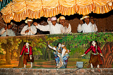 Traditional puppet show at the Nanda Restaurant, Bagan, Central Myanmar, Myanmar (Burma), Asia