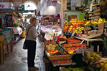 Indoor market, Menton, Provence-Alpes-Cote d'Azur, Provence, France, Europe