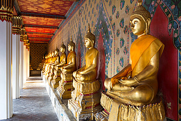 Gold Buddha statues in Wat Arun (The Temple of Dawn), Bangkok, Thailand, Southeast Asia, Asia