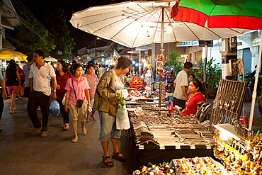 Night Bazaar, Chiang Mai, Northern Thailand, Thailand, Southeast Asia, Asia