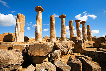 Columns of the Tempio di Ercole, Valle dei Templi, UNESCO World Heritage Site, Agrigento, Sicily, Italy, Europe