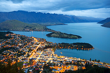 View over Queenstown with Lake Wakatipu and the Remarkables, Queenstown, Otago, South Island, New Zealand, Pacific