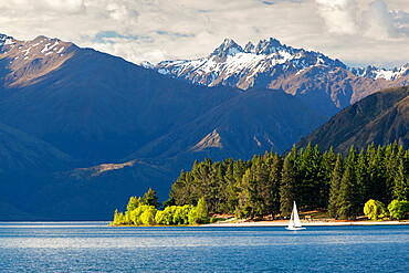 Sailing on Lake Wanaka, Wanaka, Otago, South Island, New Zealand, Pacific