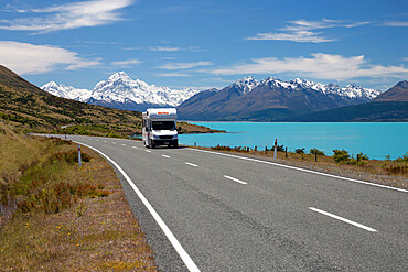 Campervan on Mount Cook Road with Mount Cook and Lake Pukaki, Mount Cook National Park, UNESCO World Heritage Site, Canterbury, South Island, New Zealand, Pacific