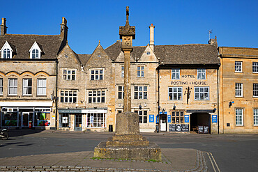 Medieval Market Cross in the Market Square, Stow-on-the-Wold, Cotswolds, Gloucestershire, England, United Kingdom, Europe