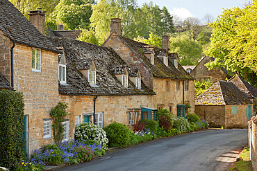Cotswold stone cottages, Snowshill, Cotswolds, Gloucestershire, England, United Kingdom, Europe