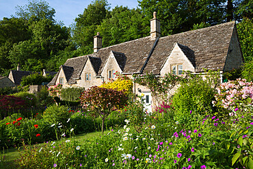 Cotswold cottages and summer garden, Bibury, Cotswolds, Gloucestershire, England, United Kingdom, Europe