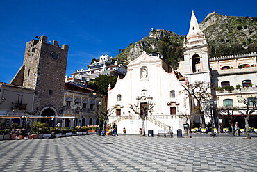 Piazza 9th Aprile, Taormina, Sicily, Italy, Europe