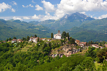 View of medieval hill town and Duomo di San Cristoforo, Barga, Garfagnana, Tuscany, Italy, Europe