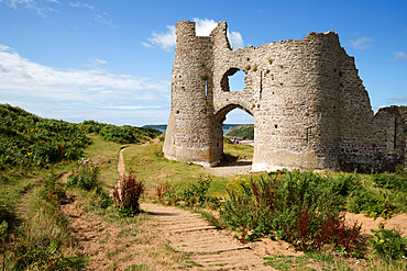 Pennard Castle and Three Cliffs Bay, Gower Peninsula, Swansea, West Glamorgan, Wales, United Kingdom, Europe