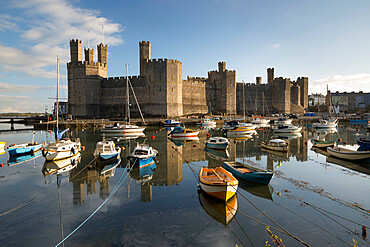 Caernarfon Castle,UNESCO World Heritage Site, on the River Seiont, Caernarfon, Snowdonia, Gwynedd, Wales, United Kingdom, Europe