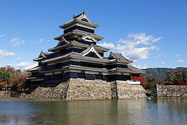 Matsumoto-jo (Wooden Castle), Matsumoto, Central Honshu, Japan, Asia