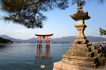 The floating Miyajima torii gate of Itsukushima Shrine, UNESCO World Heritage Site, Miyajima Island, Western Honshu, Japan, Asia