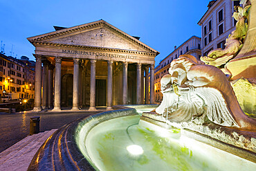 The Pantheon and fountain at night, UNESCO World Heritage Site, Piazza della Rotonda, Rome, Lazio, Italy, Europe