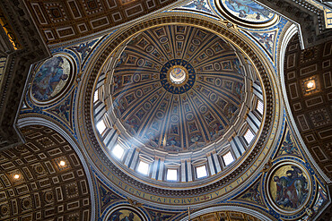 Michelangelo's dome, St. Peter's Basilica, UNESCO World Heritage Site, Vatican City, Rome, Lazio, Italy, Europe