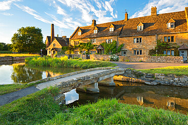 Stone bridge and cotswold cottages on River Eye, Lower Slaughter, Cotswolds, Gloucestershire, England, United Kingdom, Europe