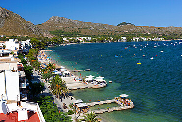 View over resort and bay, Port de Pollenca (Puerto Pollensa), Mallorca (Majorca), Balearic Islands, Spain, Mediterranean, Europe