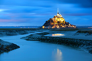 View along Couesnon to the Mont Saint-Michel from the Barrage at dusk, Mont Saint-Michel, UNESCO World Heritage Site, Normandy, France, Europe