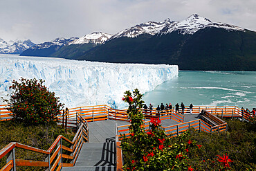 Perito Moreno Glacier on Lago Argentino, El Calafate, Parque Nacional Los Glaciares, UNESCO World Heritage Site, Patagonia, Argentina, South America