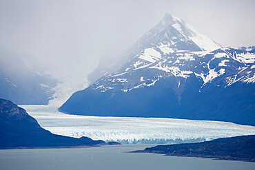 Perito Moreno Glacier on Lago Argentino, El Calafate, Parque Nacional Los Glaciares, UNESCO World Heritage Site, Patagonia, Argentina, South America