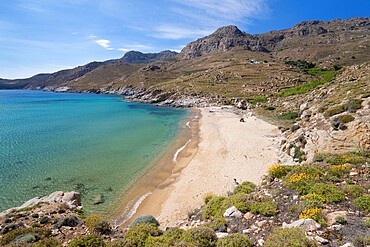 View over Kalo Ampeli beach near Livadi on island's south coast, Serifos, Cyclades, Aegean Sea, Greek Islands, Greece, Europe