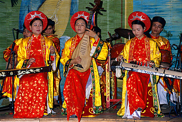 Traditional Vietnamese musicians, Vietnam, Indochina, Southeast Asia, Asia