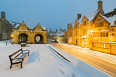 Market Hall and Cotswold houses on High Street in snow, Chipping Campden, Cotswolds, Gloucestershire, England, United Kingdom, Europe