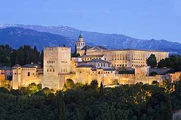 The Alhambra, UNESCO World Heritage Site, and Sierra Nevada mountains from Mirador de San Nicolas, Granada, Andalucia, Spain, Europe