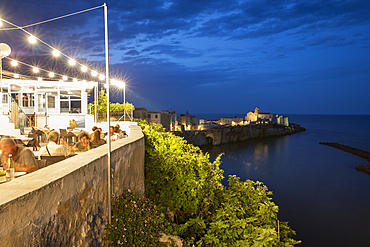 Restaurant in the old town on the promontory in evening, Vieste, Gargano peninsula, Foggia province, Puglia, Italy, Europe