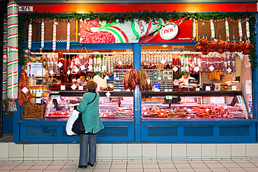 Chorizo and sausage stall, Central Market (Kozponti Vasarcsarnok), Budapest, Hungary, Europe