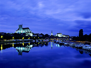 River Yonne and Cathedral (Cathedrale Saint-Etienne d'Auxerre) at dusk, Auxerre, Burgundy, France, Europe