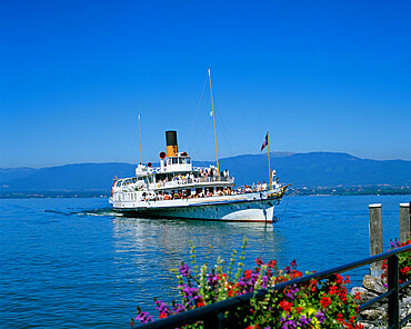 La Suisse traditional lake ferry, Yvoire, Lake Geneva, Rhone Alpes, France, Europe