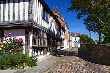 Cobbled street and old houses on Church Square, Rye, East Sussex, England, United Kingdom, Europe